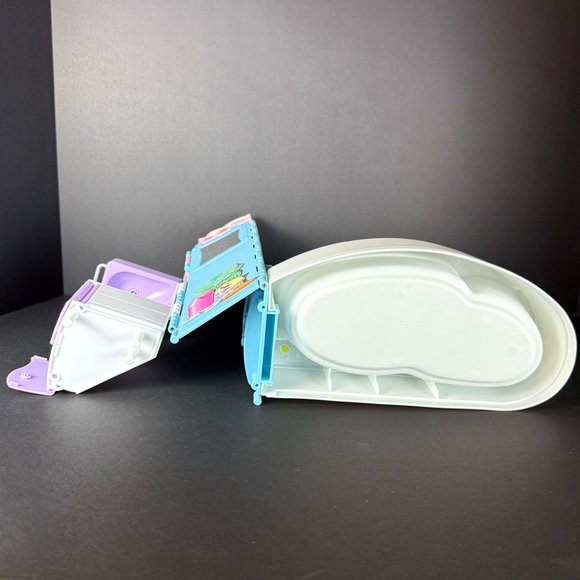 Vintage 2000 Barbie All Around Home Bathroom Playset Blue Shower and White Tub - Picture 9 of 14